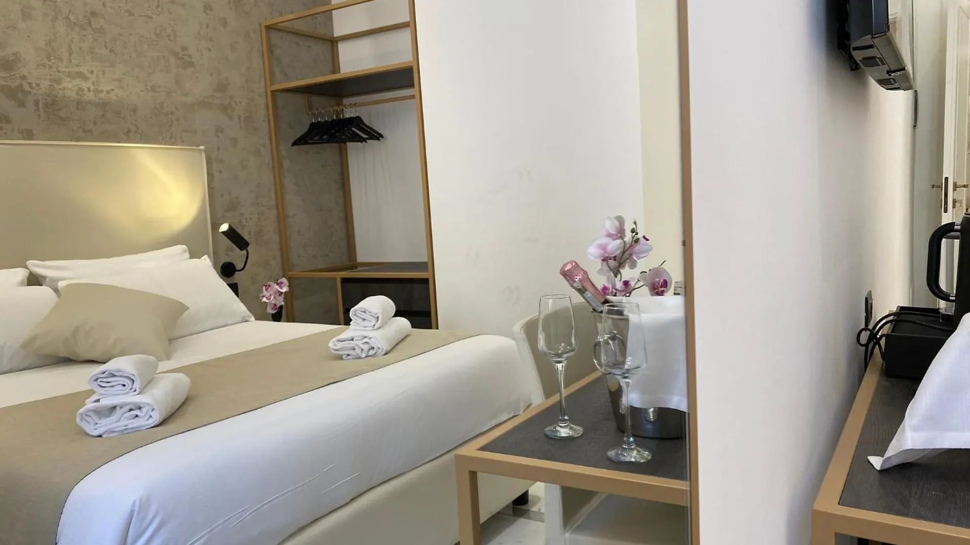 Suite Croce Roma 0*,