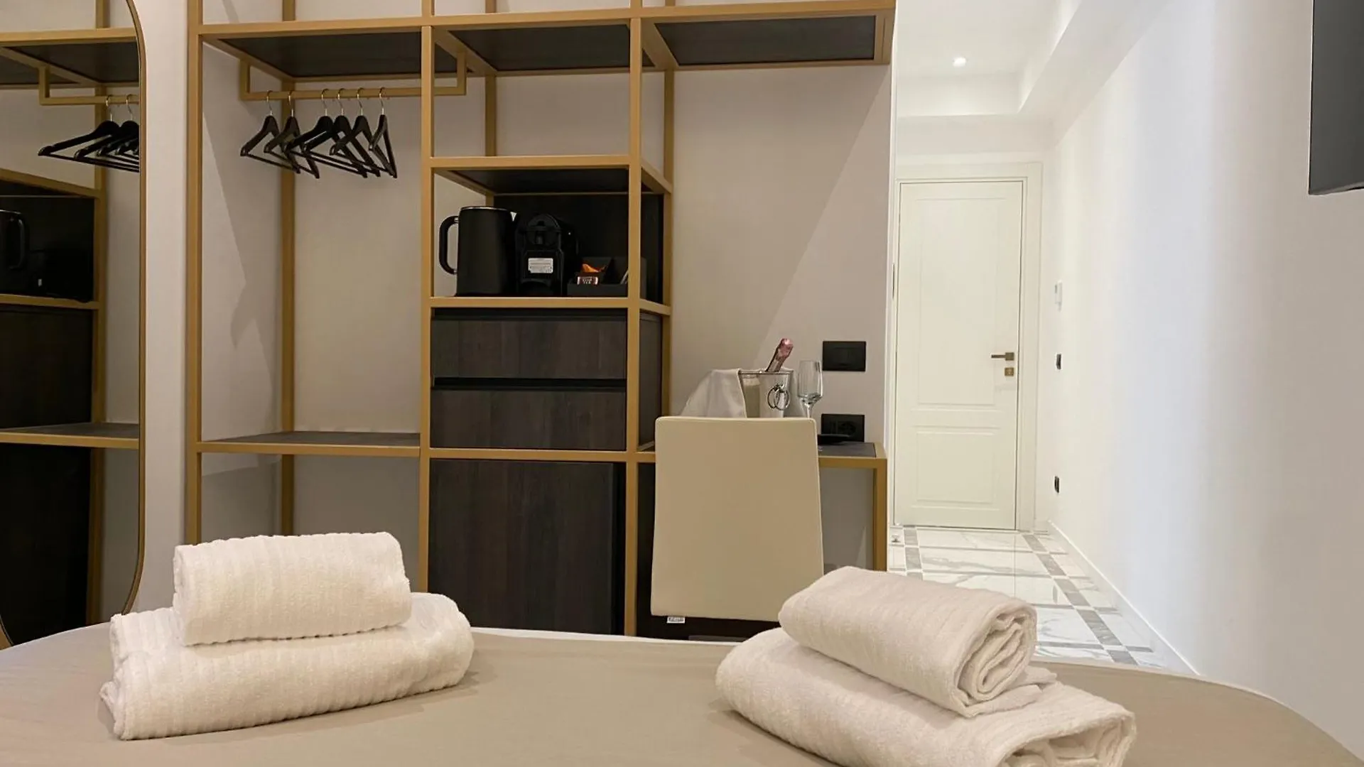 Suite Croce Roma 0*,  Italia